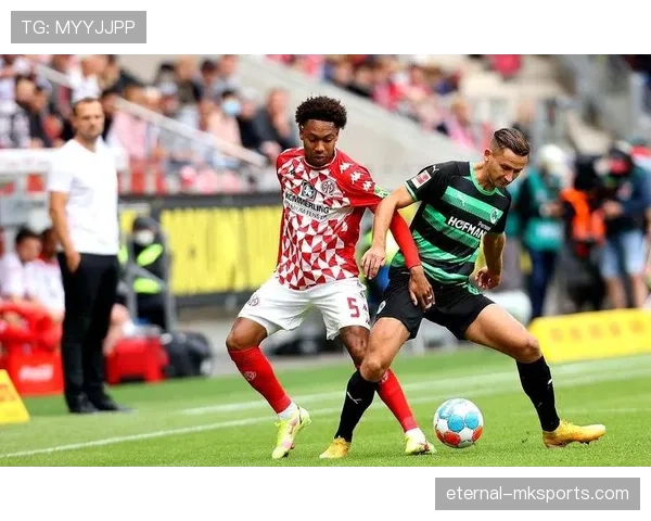 美因茨启用全新防守体系，后防线表现稳健引关注