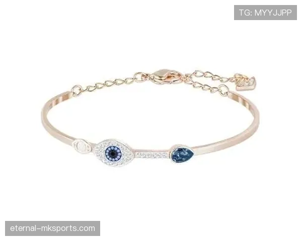 崔家溪手腕那堆手链，比我俩月工资还亮