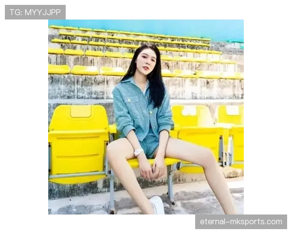 赵雅淇被拍到深夜现身私人会所，穿高定拎爱马仕，这排场比一线女星还高调